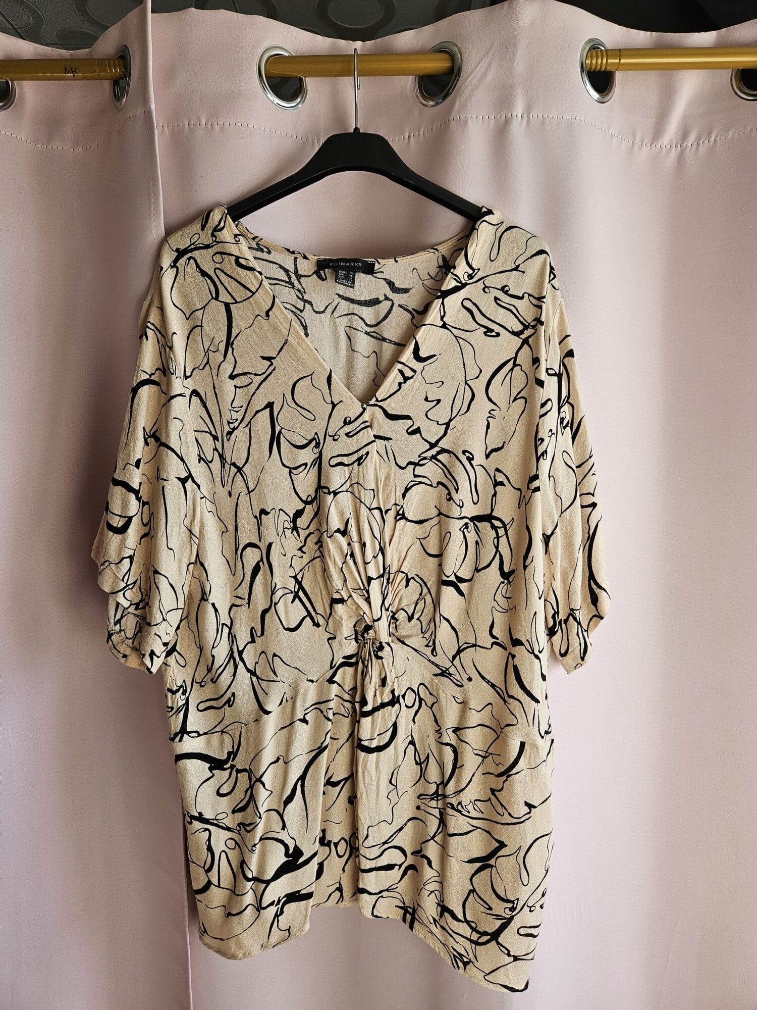 Beżowa bluzka w czarne wzory, wiązanie 4XL - obrazek 2