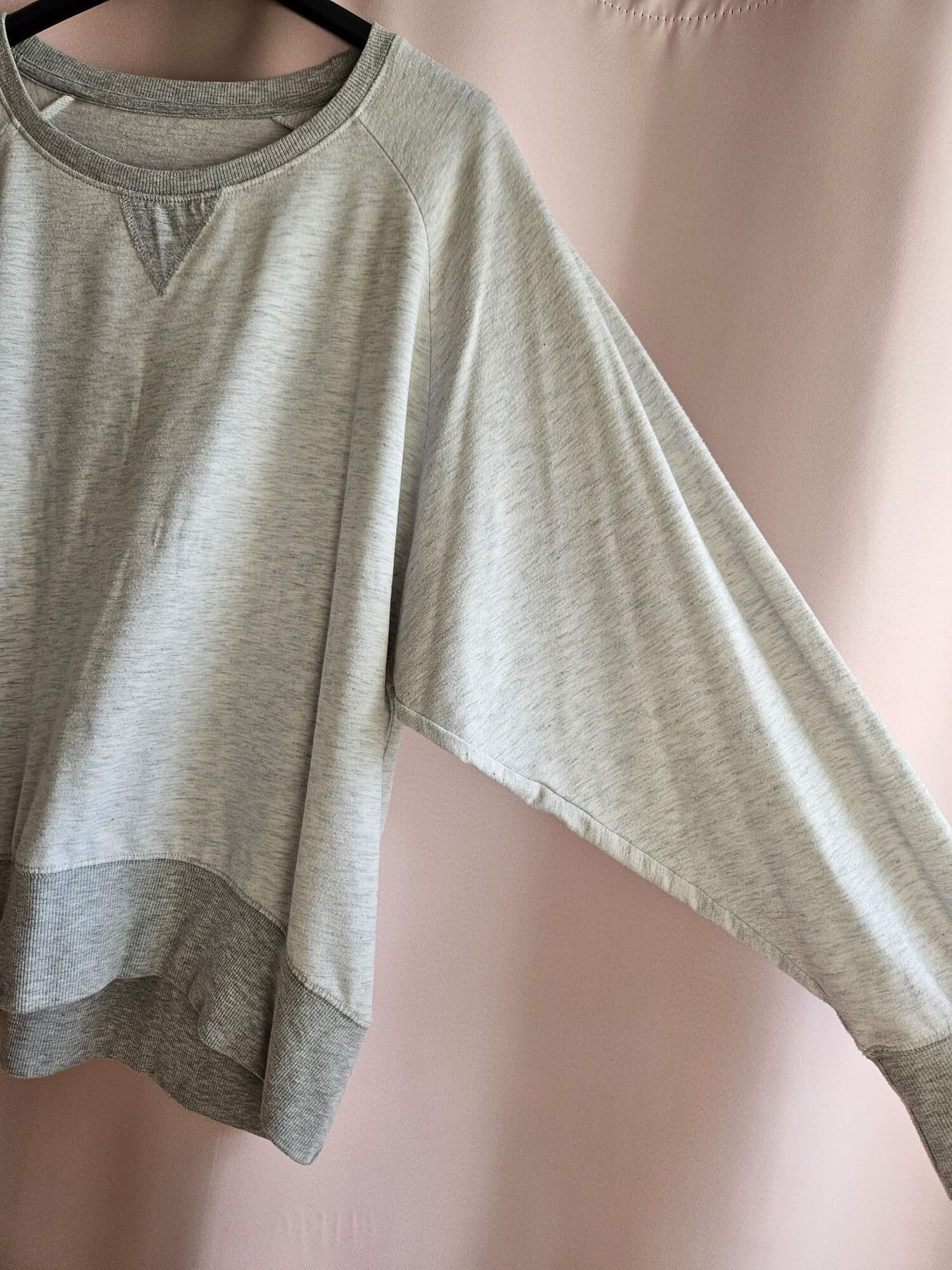 Jasnoszary sweter L - obrazek 3