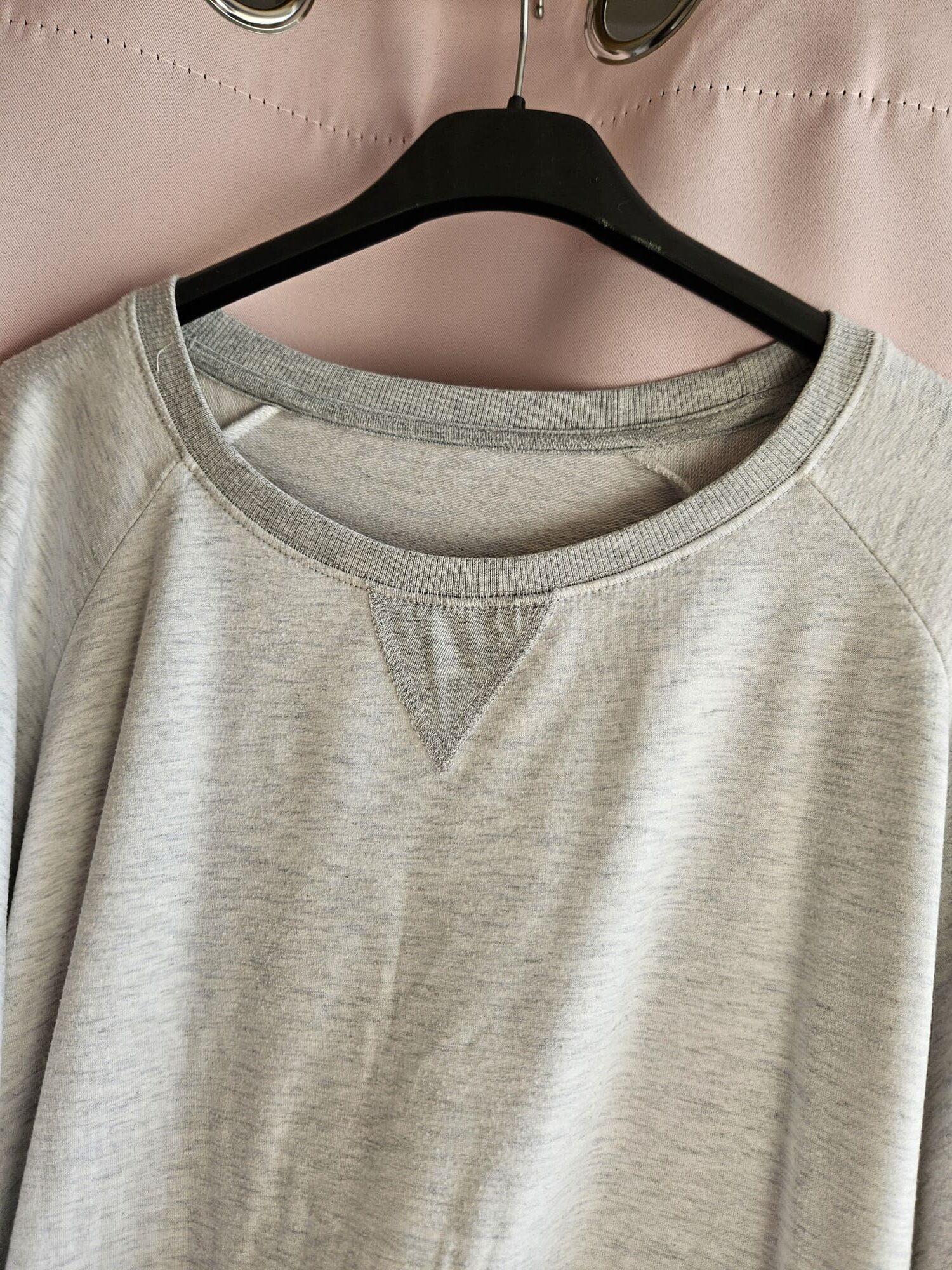 Jasnoszary sweter L - obrazek 4