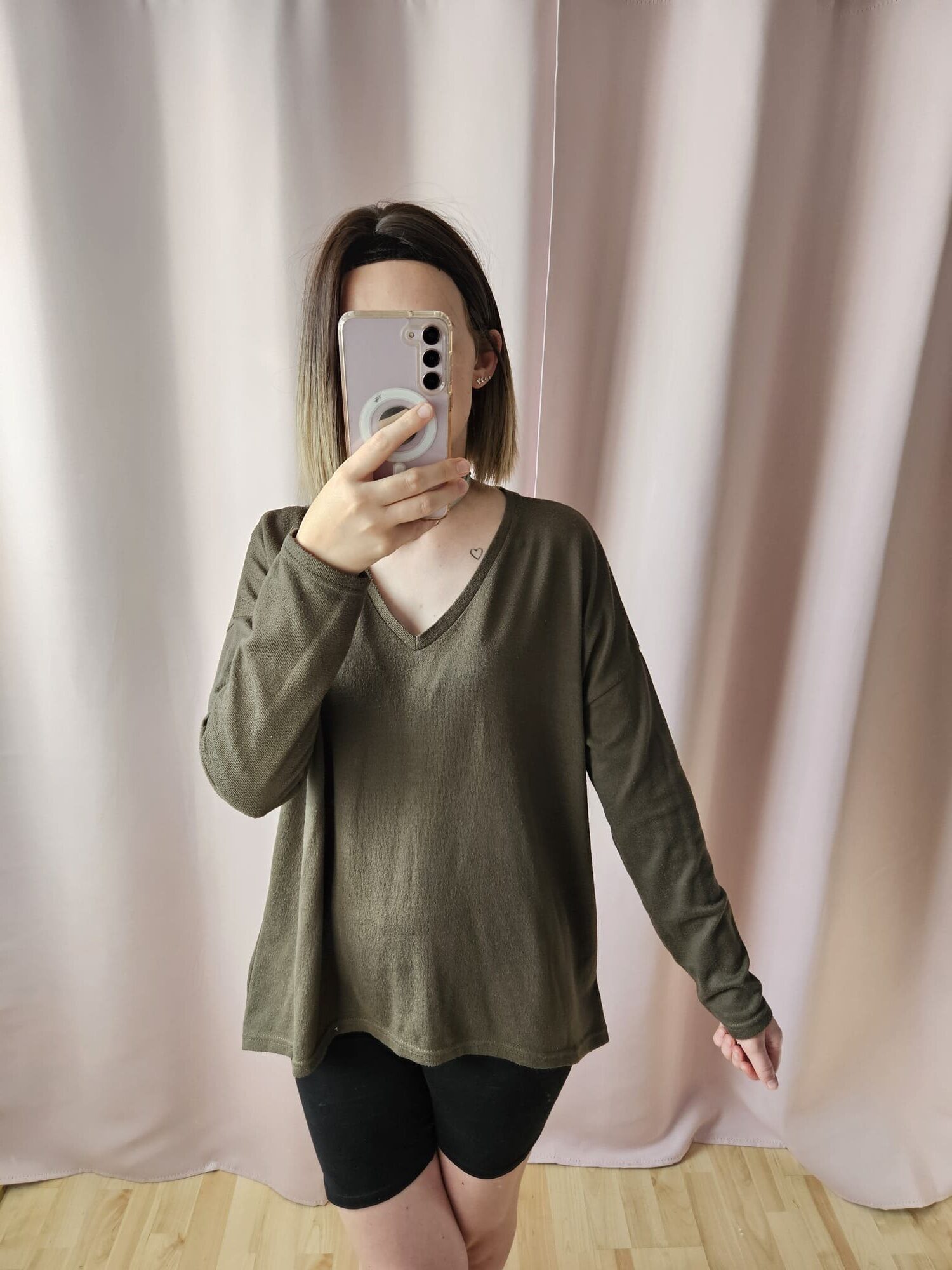 Sweter z dekoltem w kształcie litery V Uniwersalny