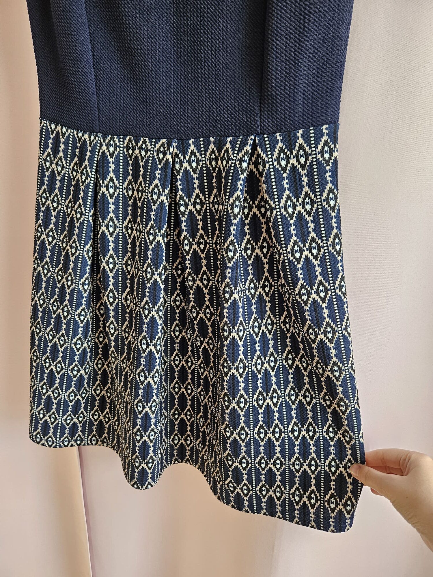 Granatowa sukienka w geometryczne wzory M - obrazek 3