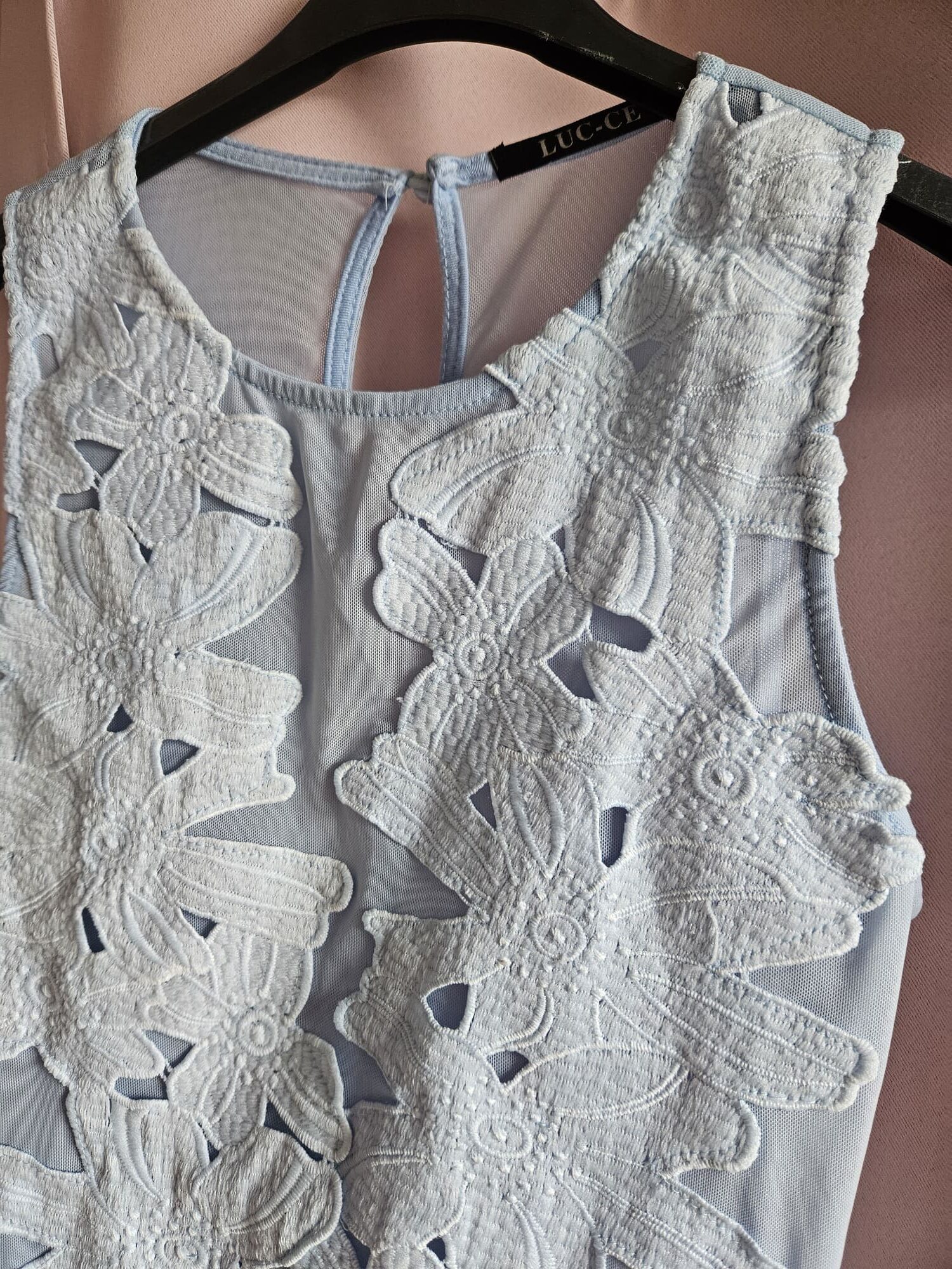 Jasnoniebieskie body koronkowe ze wzorem kwiaty Luc-ce M - obrazek 4